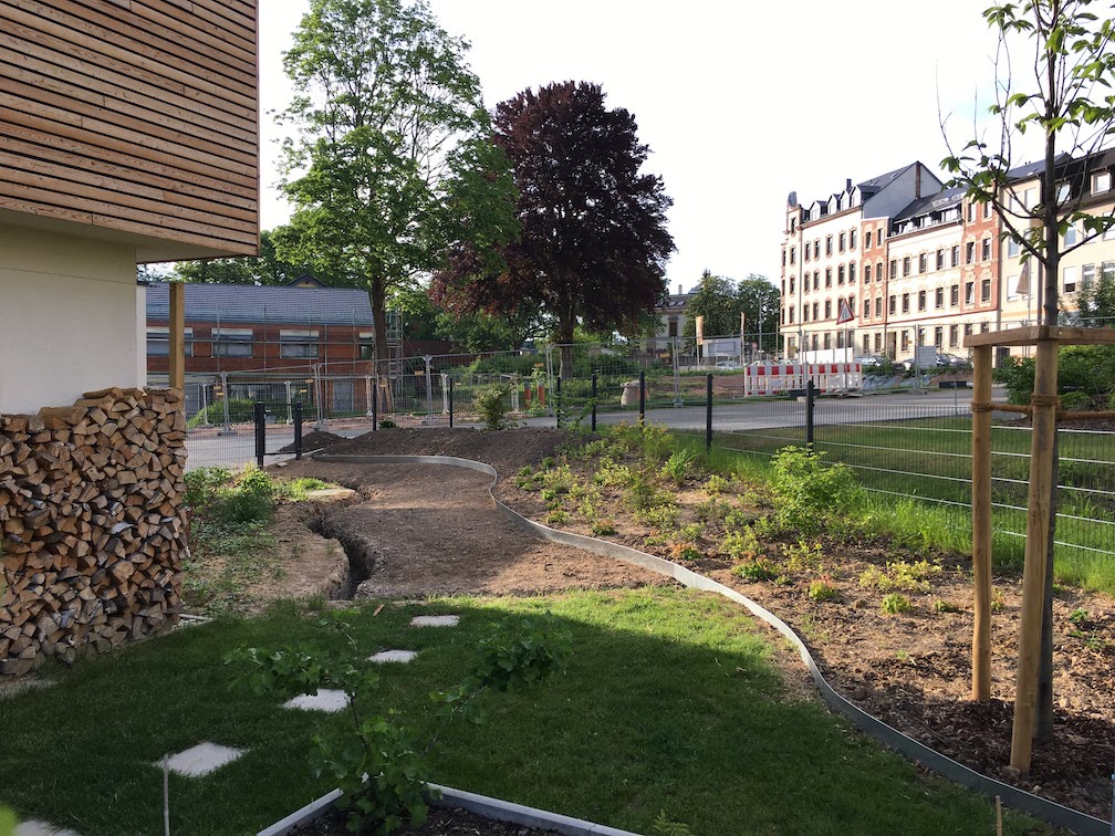 Mai 2018 - Arbeiten im Vorgarten